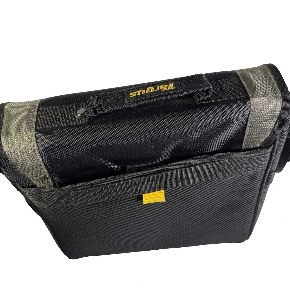 TARGUS Messenger Bag‎ City Gear Mini for Most Tablets/ipads - Black/Gray W Pouch